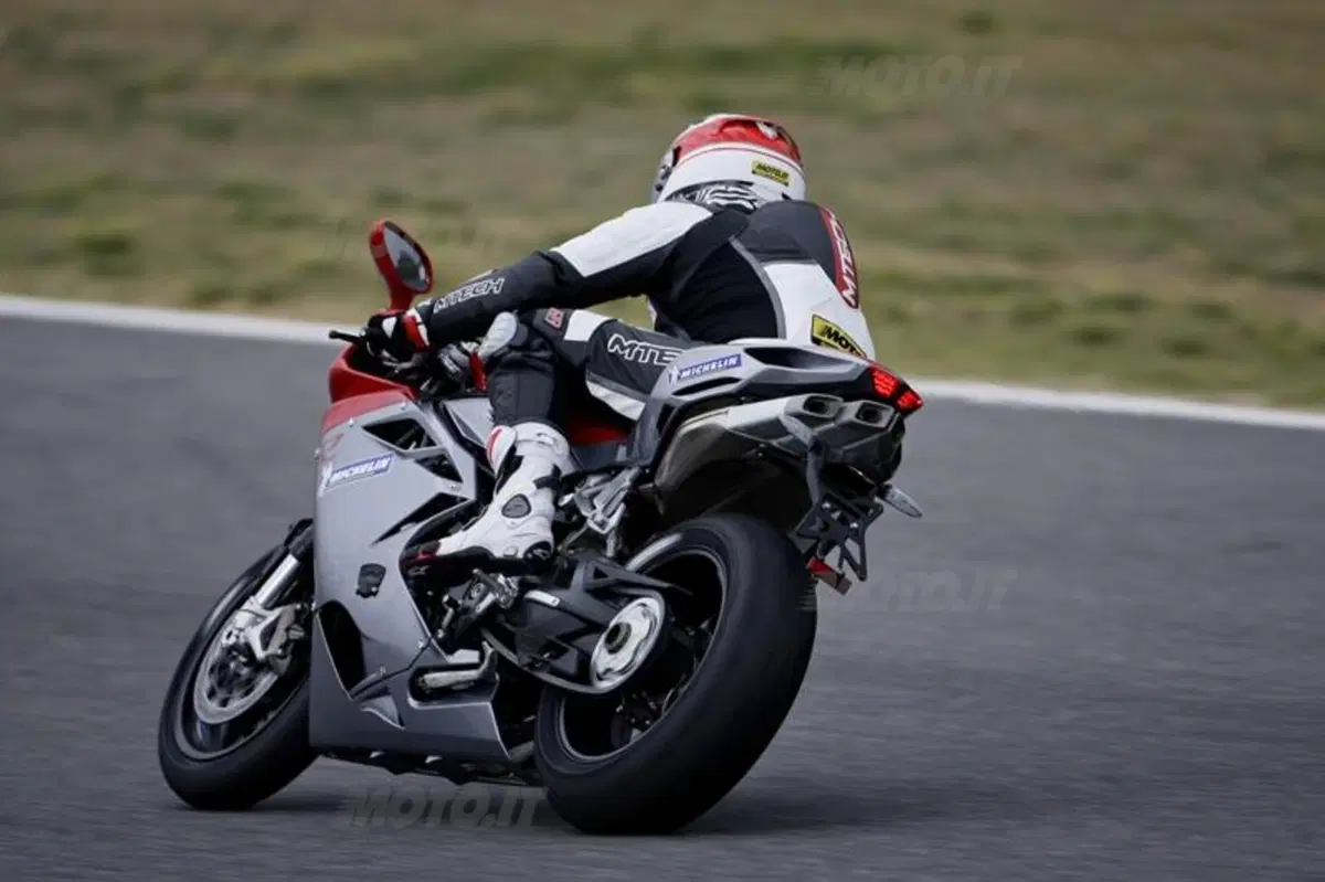 Test pneumatici. Michelin Power Cup (6)