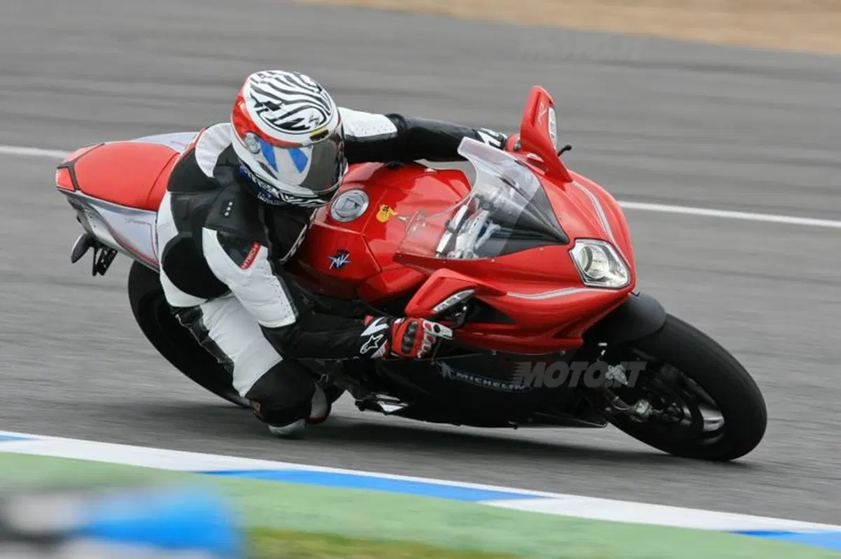 Test pneumatici. Michelin Power Cup (7)