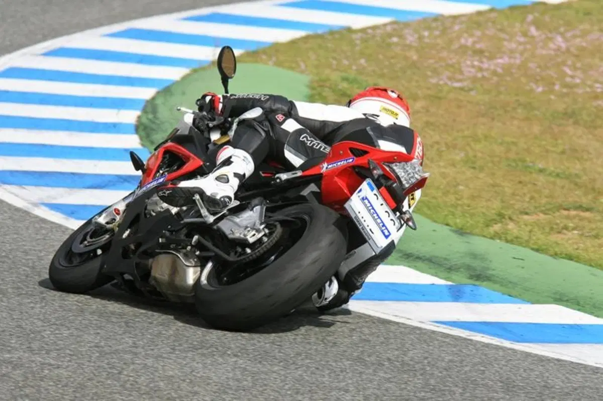 Test pneumatici. Michelin Power Cup (8)