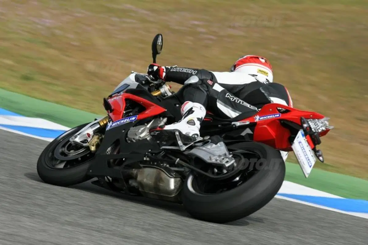 Test pneumatici. Michelin Power Cup (9)