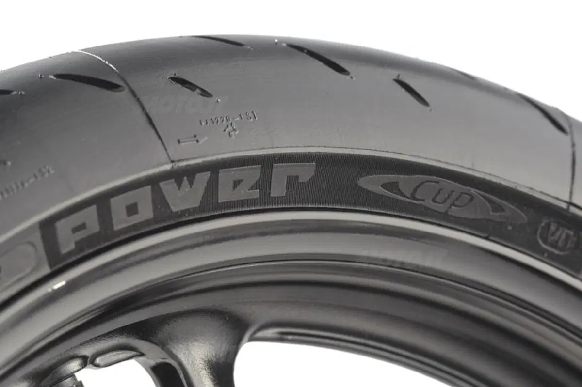 Test pneumatici. Michelin Power Cup (15)