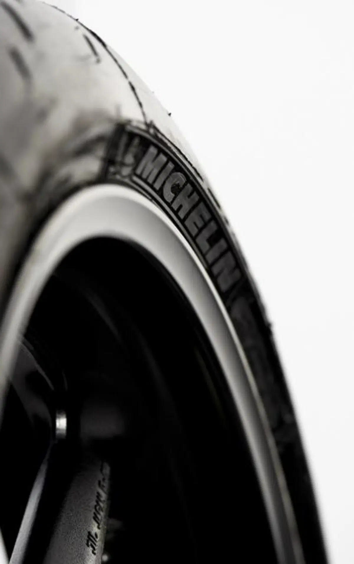 Test pneumatici. Michelin Power Cup (21)