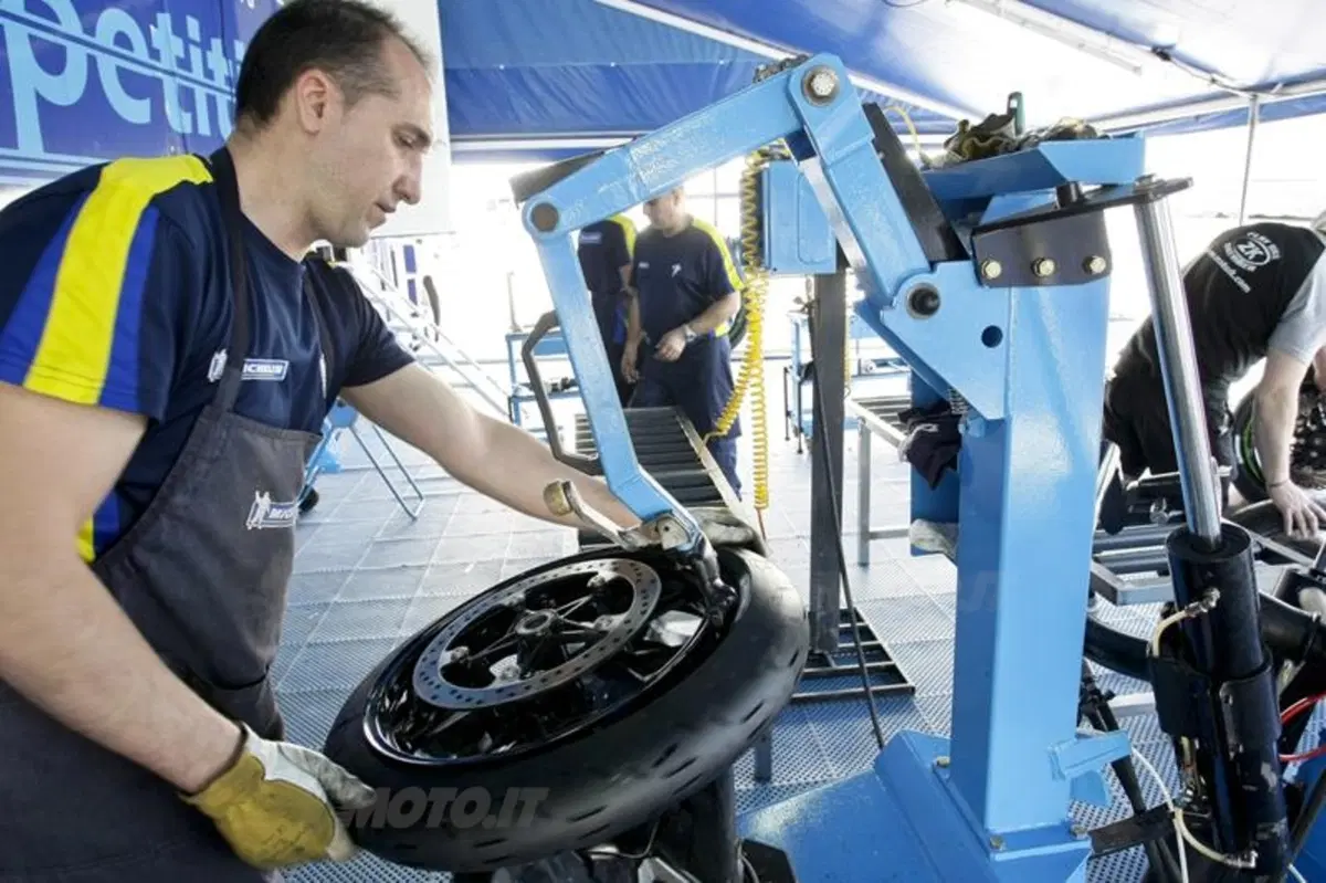 Test pneumatici. Michelin Power Cup (28)
