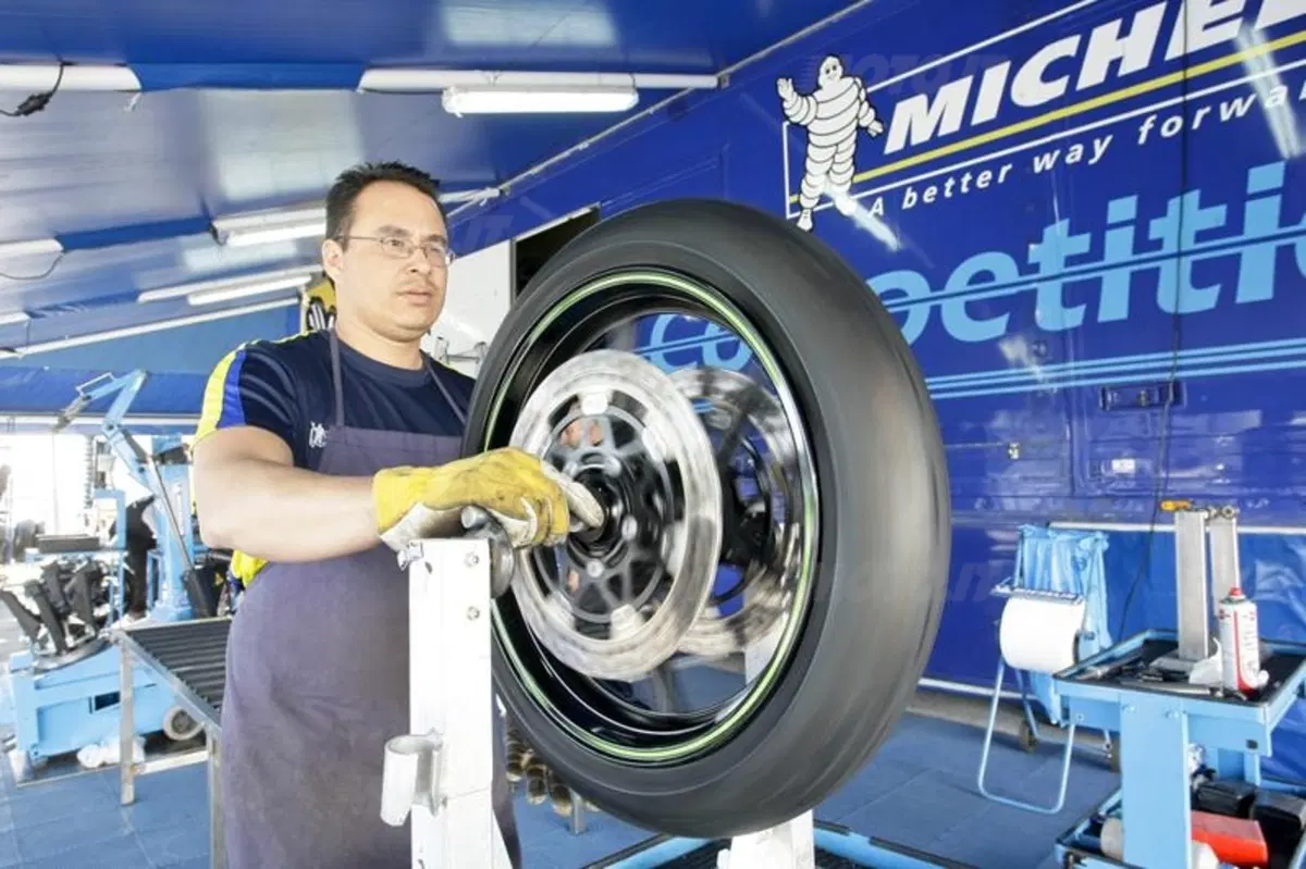 Test pneumatici. Michelin Power Cup (29)