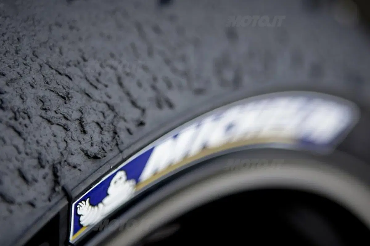 Test pneumatici. Michelin Power Cup (32)