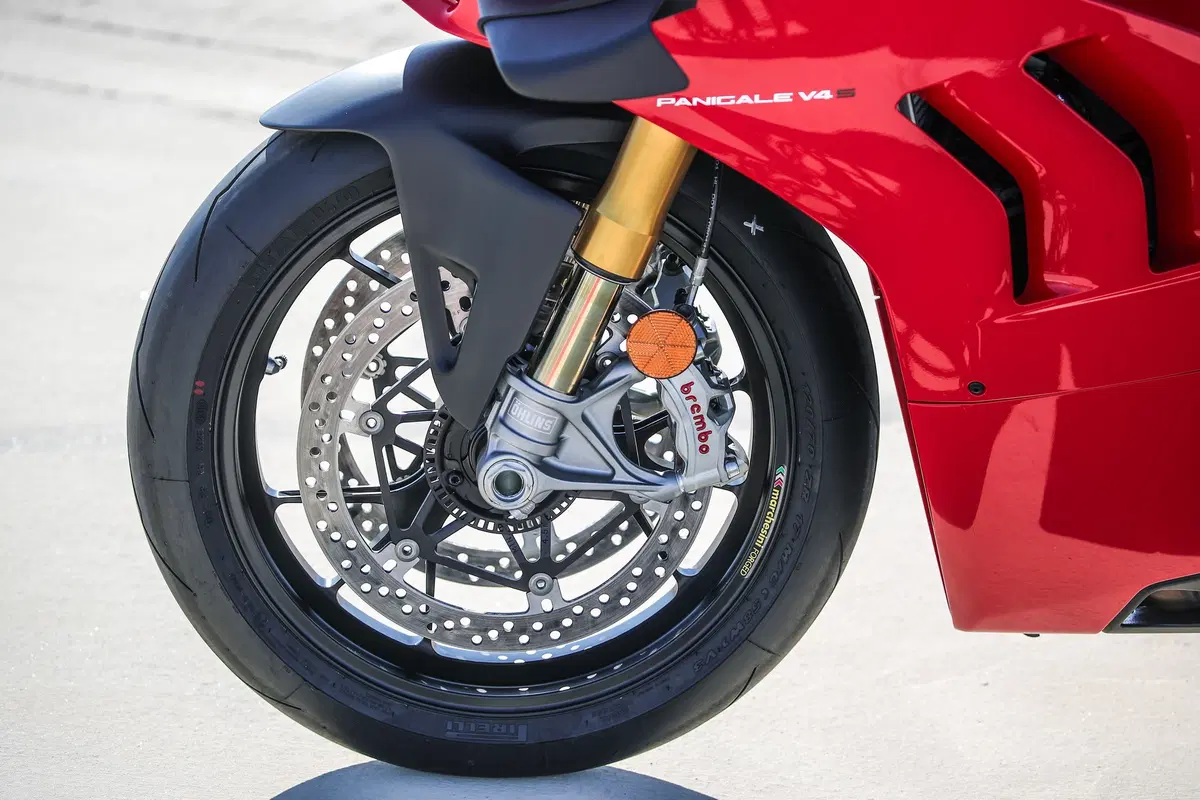 Ducati Panigale V4 S 2020 Modifiche (5)