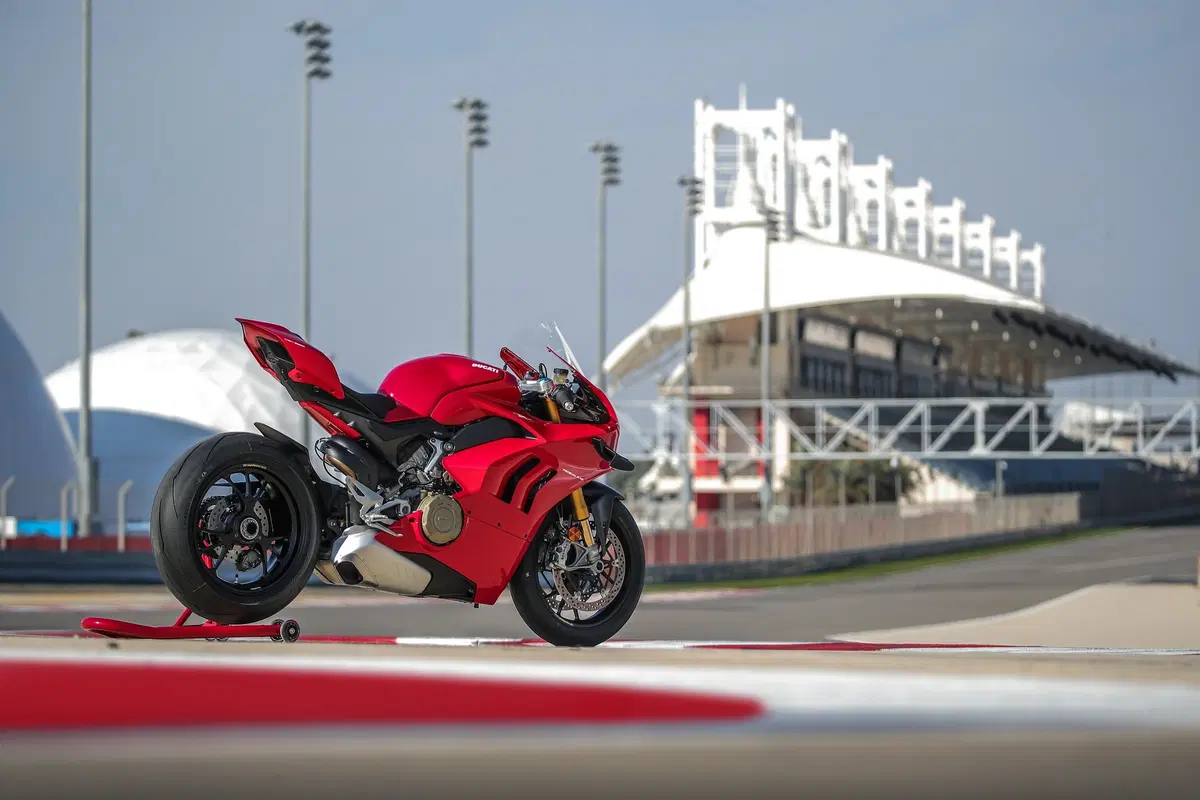 Ducati Panigale V4 S 2020 Modifiche (3)