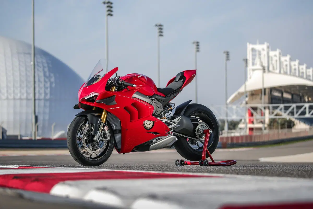 Ducati Panigale V4 S 2020 Modifiche (4)