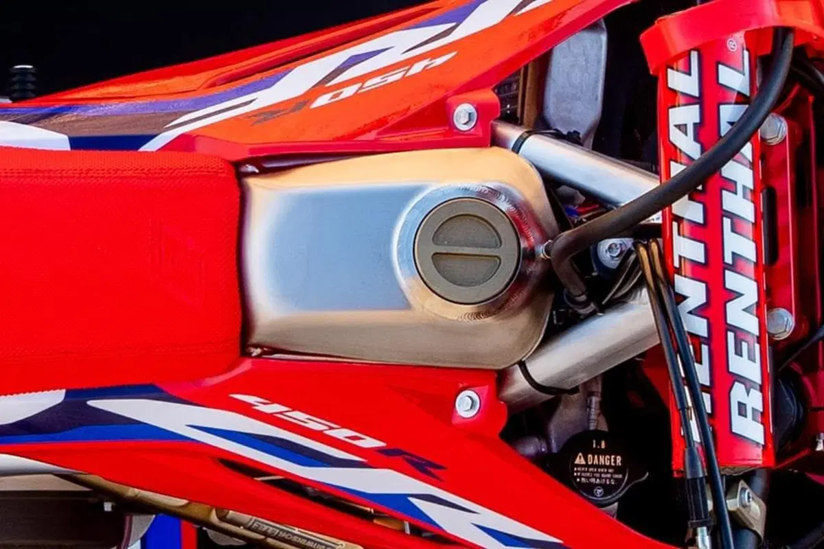 Honda CRF 450R HRC: a Riola Gajser porta in gara la 2021? (2)