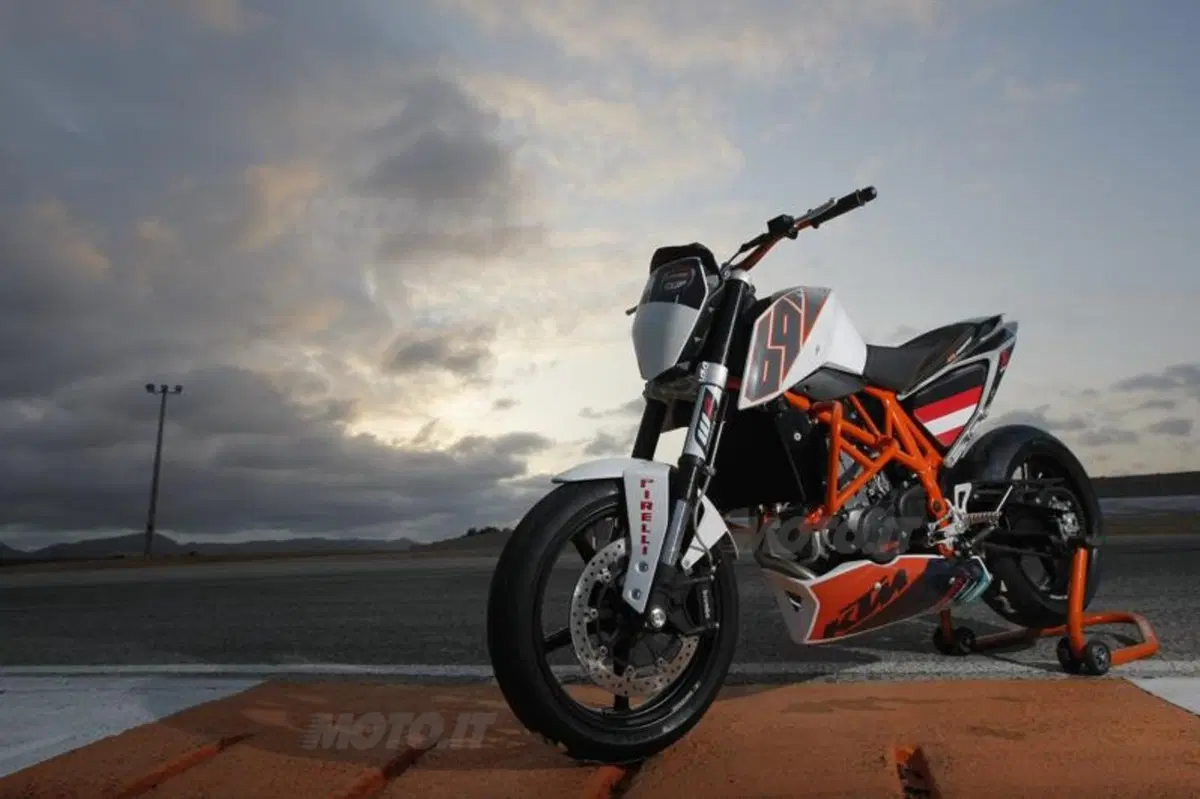 KTM 690 Duke in versione speciale Track