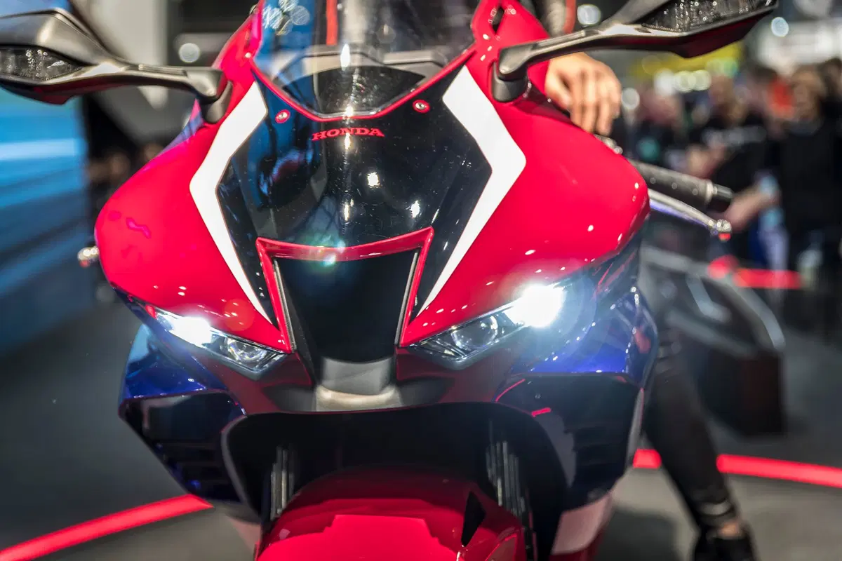 Nuova Honda CBR 1000RR-R Fireblade SP a EICMA 2019: dati, foto e video (11)