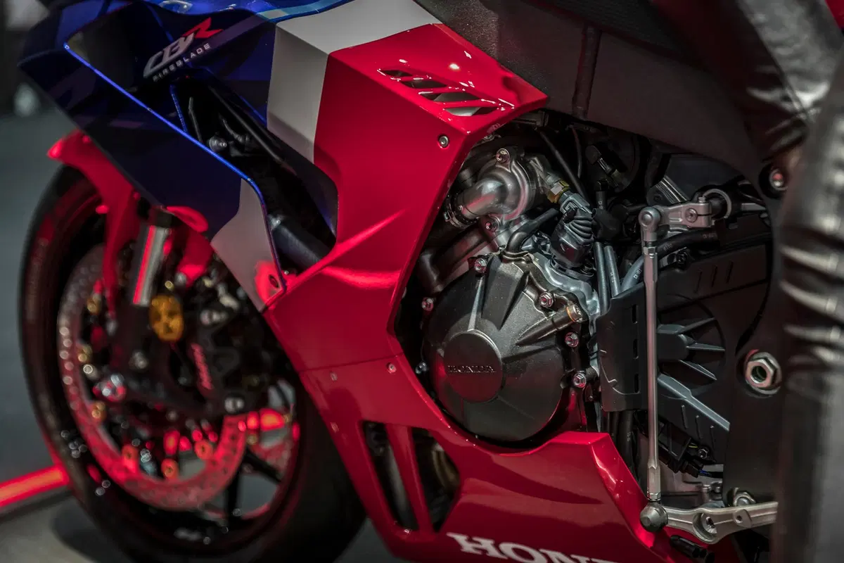 Nuova Honda CBR 1000RR-R Fireblade SP a EICMA 2019: dati, foto e video (15)