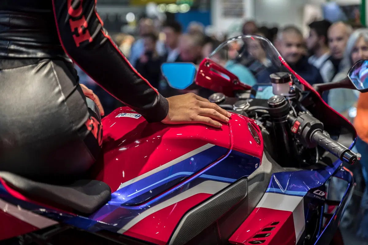 Nuova Honda CBR 1000RR-R Fireblade SP a EICMA 2019: dati, foto e video (18)