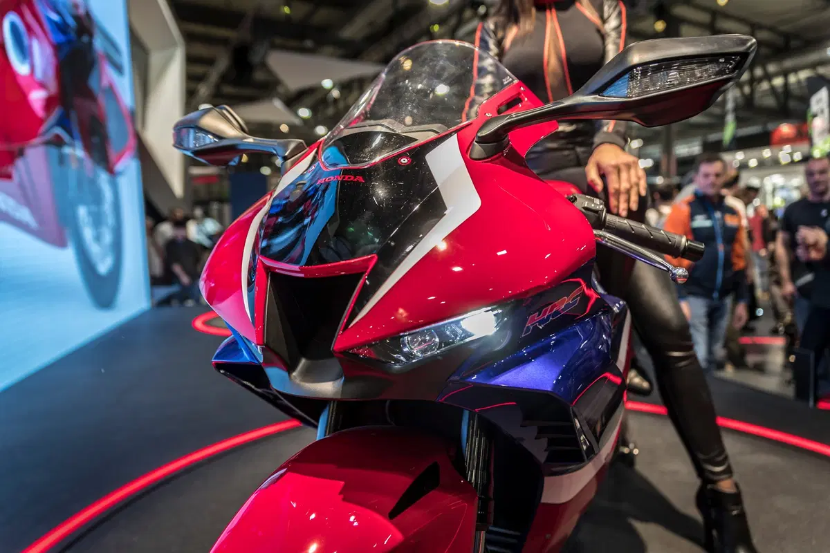 Nuova Honda CBR 1000RR-R Fireblade SP a EICMA 2019: dati, foto e video (19)