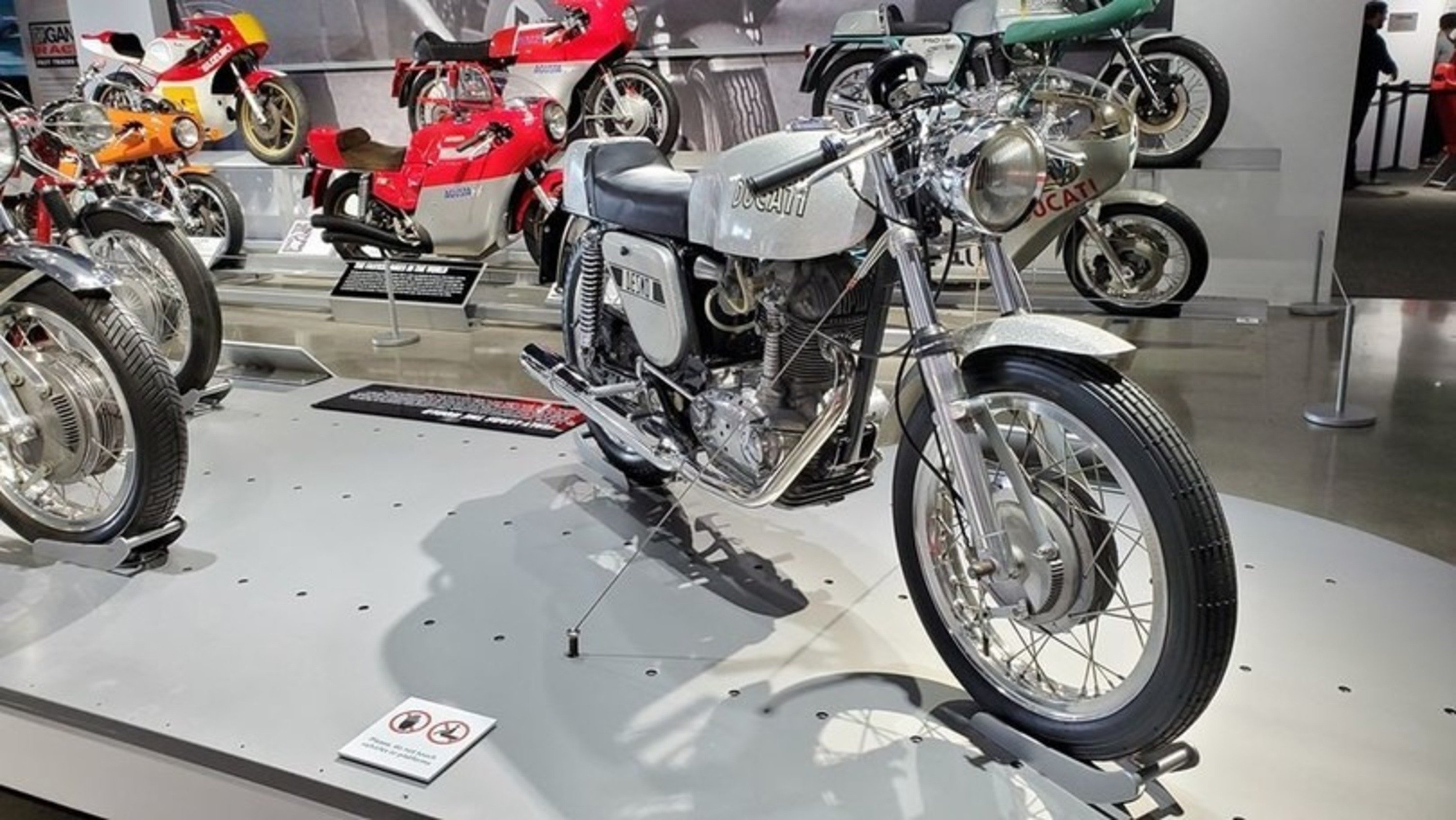 Gli Stati Uniti celebrano le moto italiane anni &#039;60 e &#039;70 con una mostra a Los Angeles