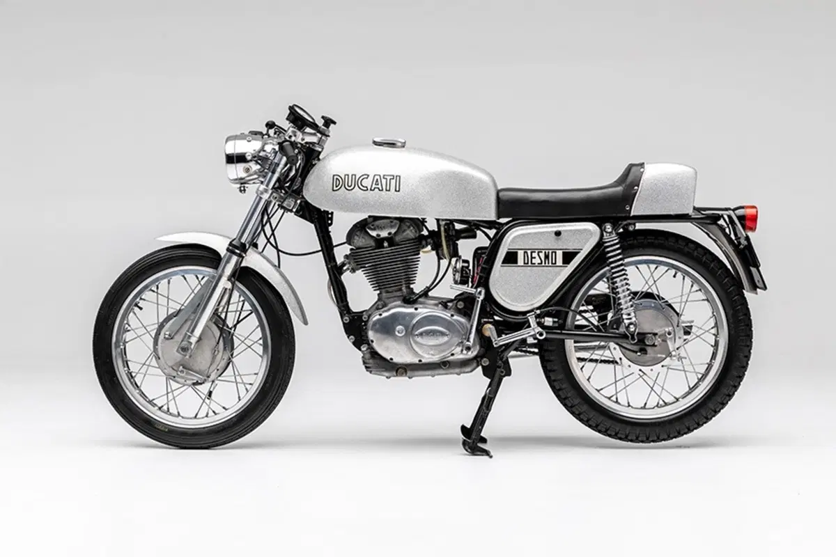 Gli Stati Uniti celebrano le moto italiane anni '60 e '70 con una mostra a Los Angeles (2)