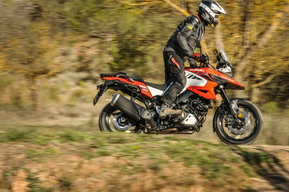 Suzuki V-Strom 1050XT TEST: design anni 80 con l'elettronica di oggi (5)