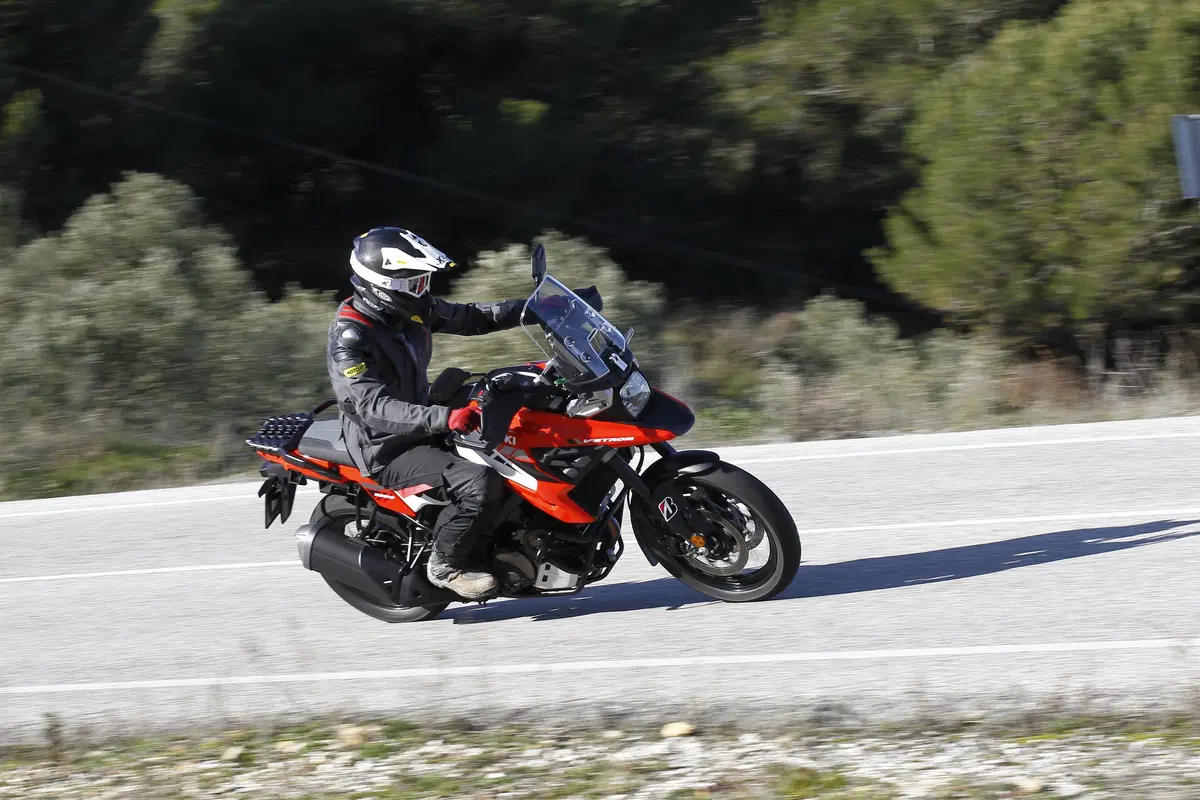 Suzuki V-Strom 1050XT TEST: design anni 80 con l'elettronica di oggi (4)