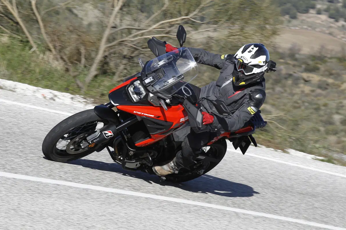 Suzuki V-Strom 1050XT TEST: design anni 80 con l'elettronica di oggi (10)