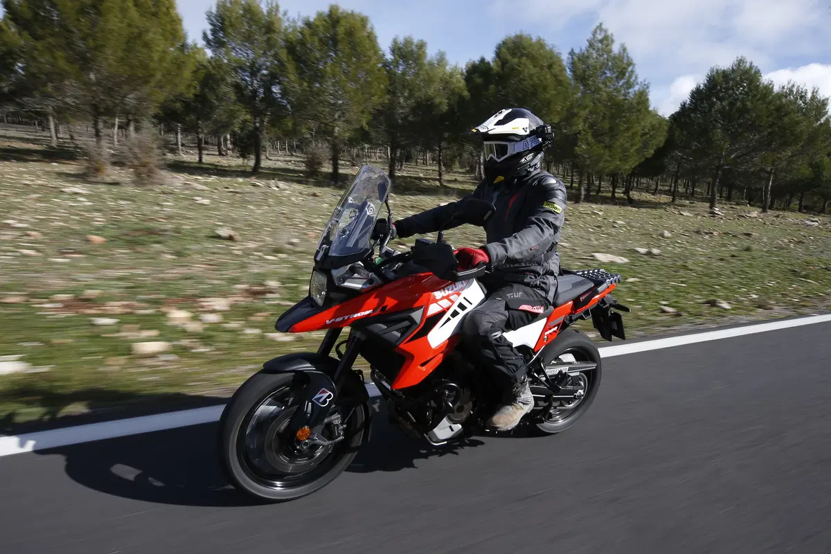 Suzuki V-Strom 1050XT TEST: design anni 80 con l'elettronica di oggi (11)