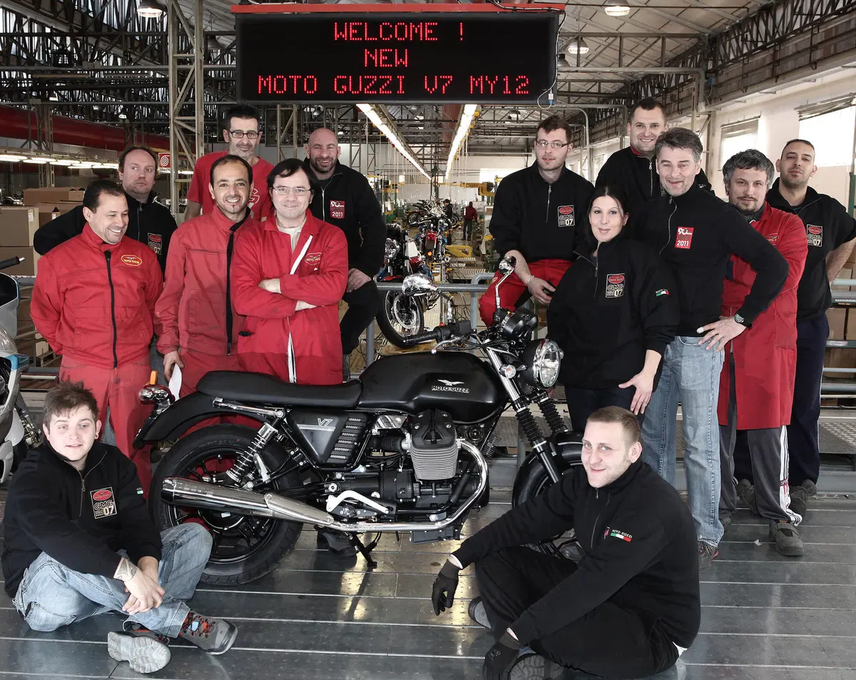 Nuove Moto Guzzi V7: in catena a Mandello
