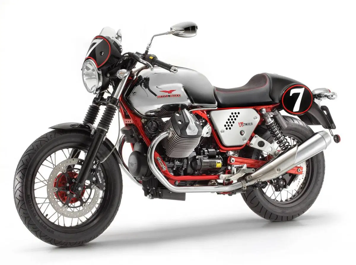 Nuove Moto Guzzi V7: in catena a Mandello (3)
