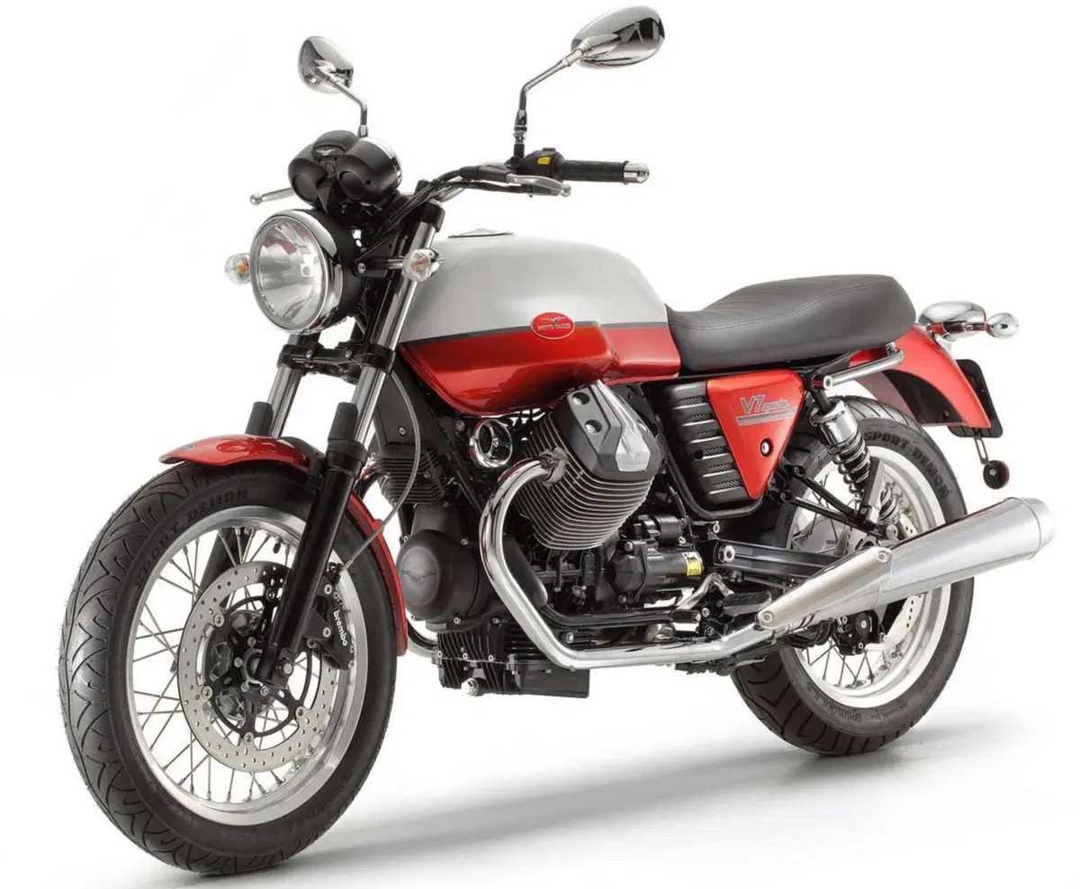 Nuove Moto Guzzi V7: in catena a Mandello (5)