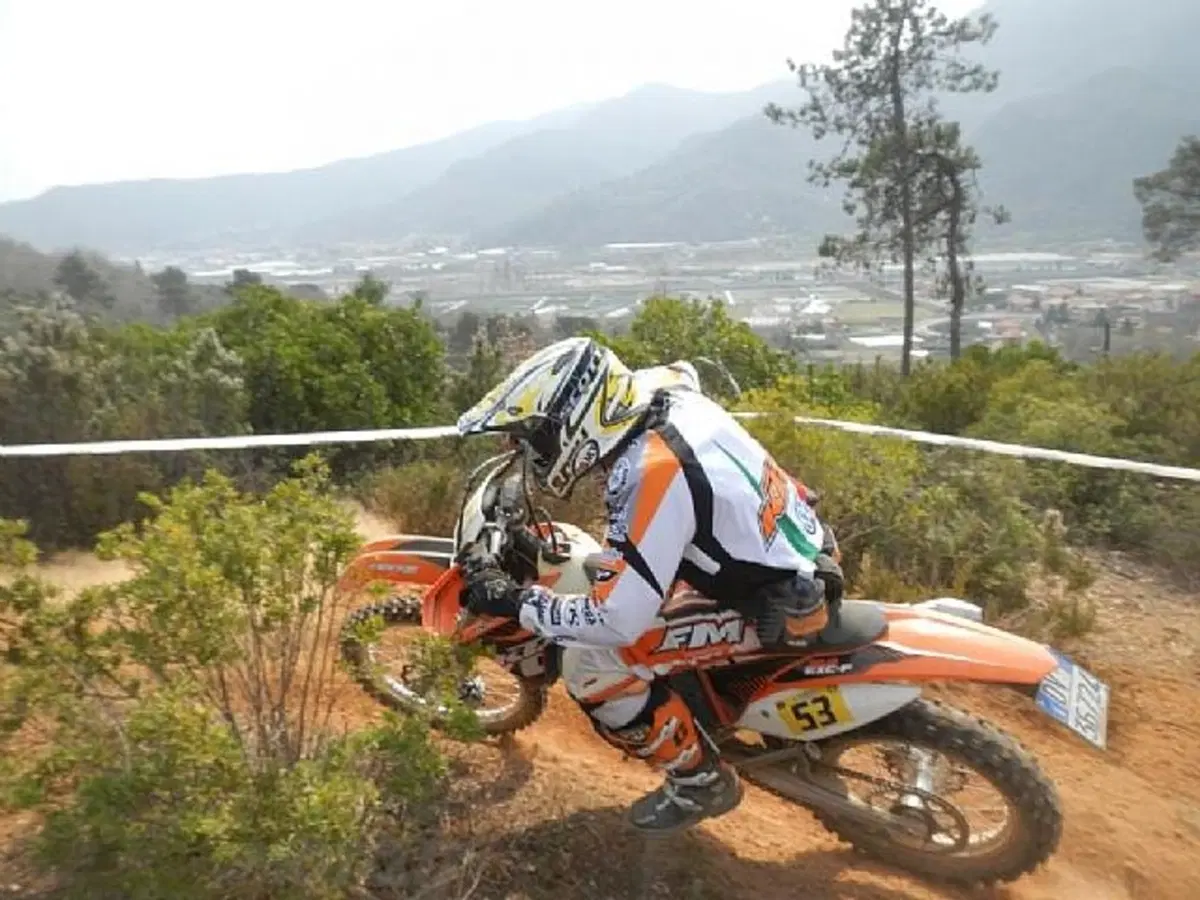 Il Trofeo Enduro KTM Husaberg ha preso il via da Albenga