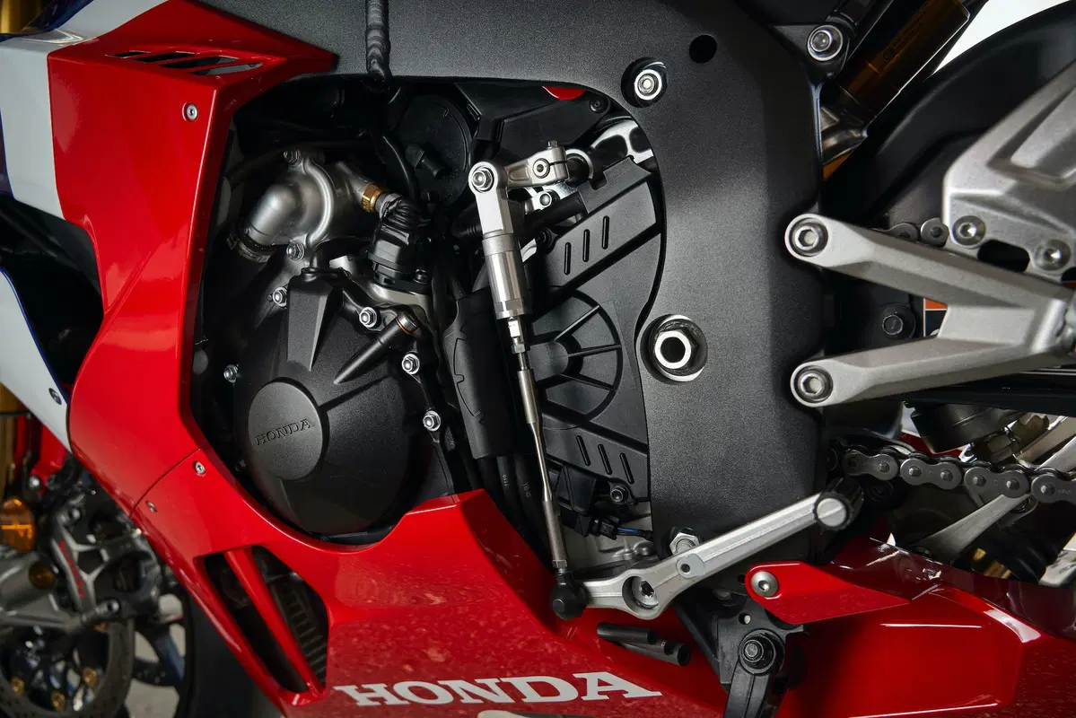 Honda CBR 1000RR R Fireblade SP. Il motore (2)