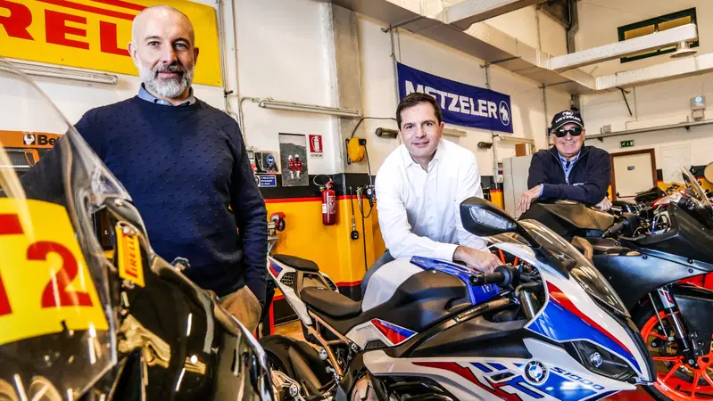 Metti tre motociclisti a Giarre...