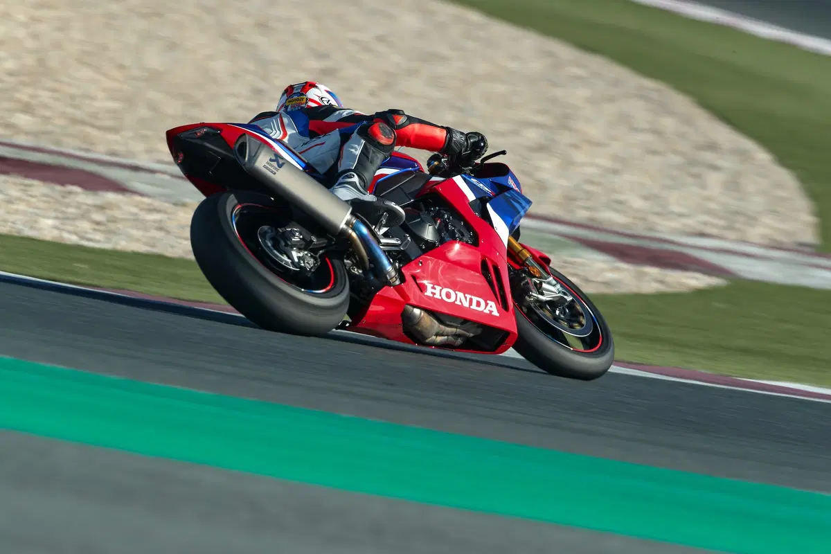 Honda CBR 1000RR R Fireblade SP. R come Racing (4)