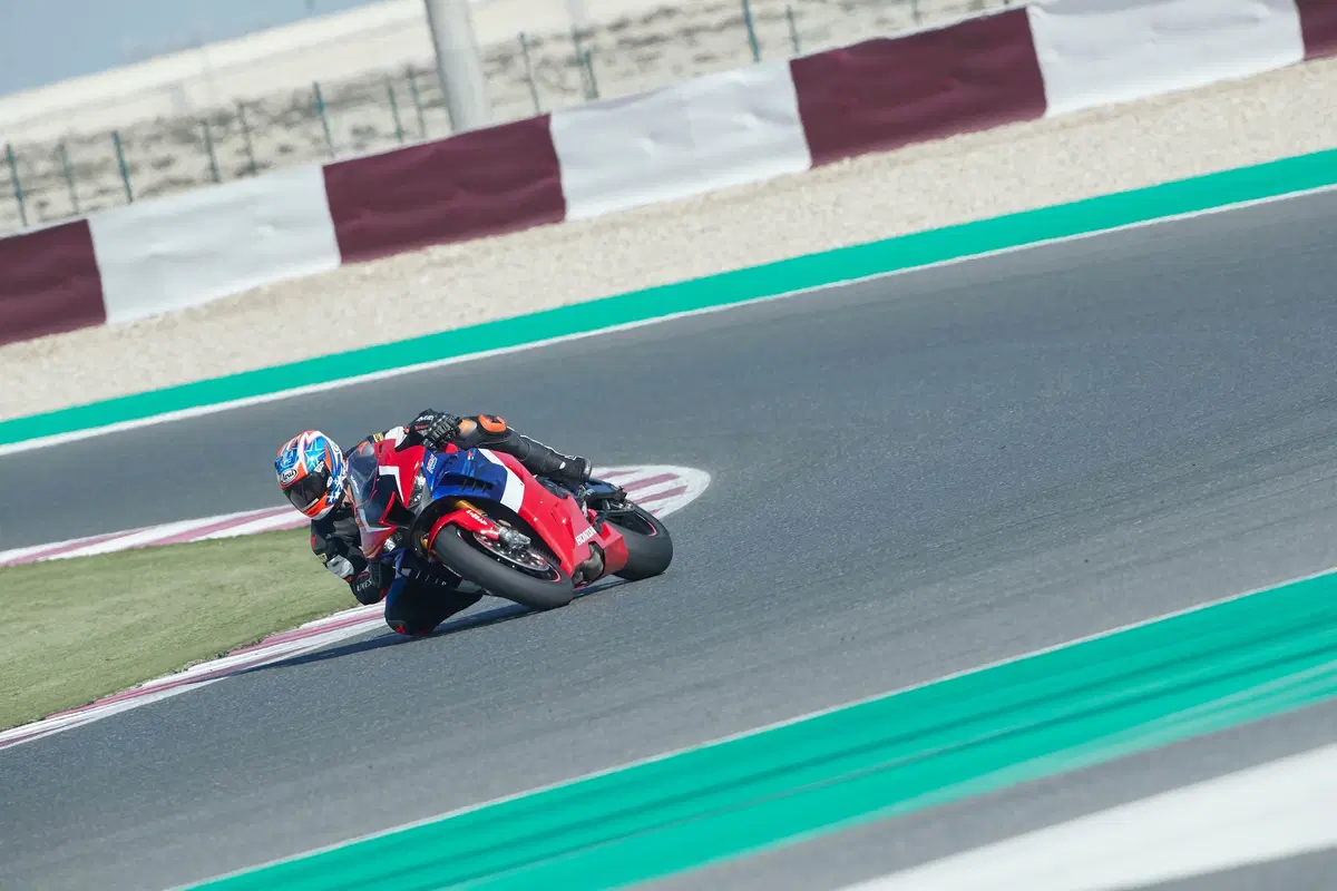 Honda CBR 1000RR R Fireblade SP. R come Racing (6)
