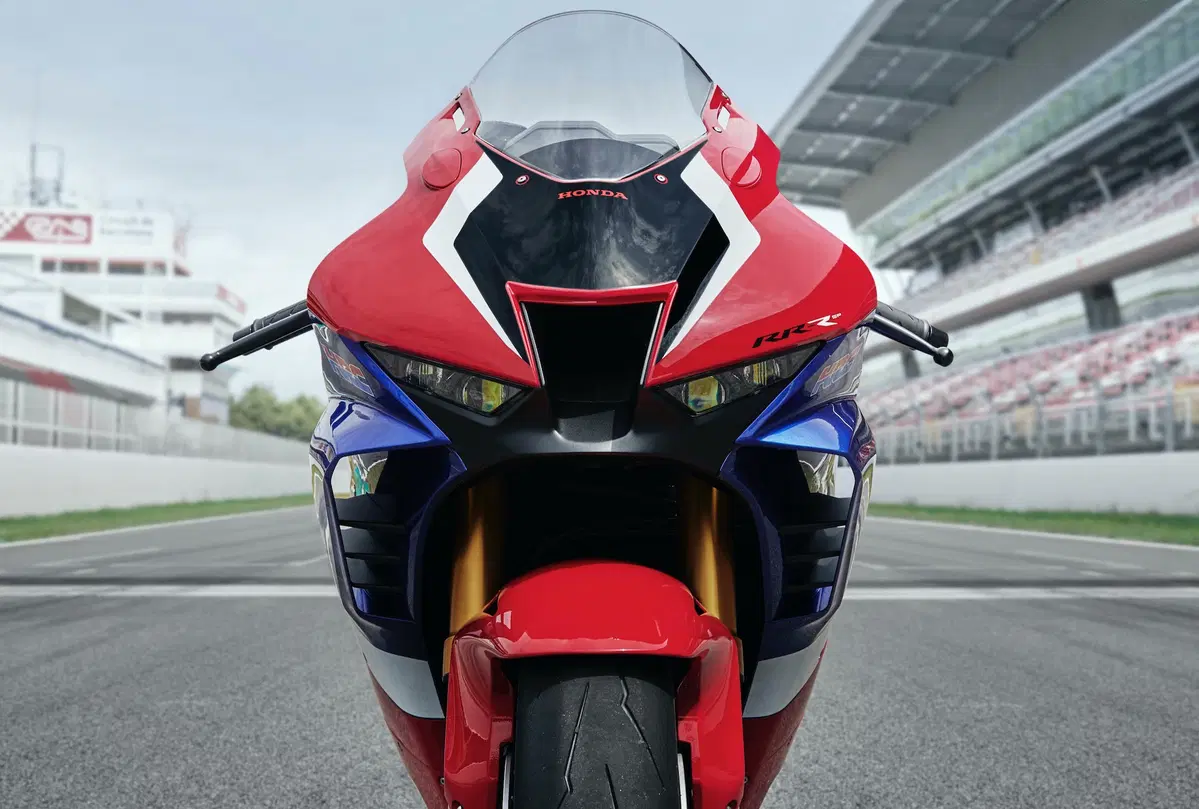 Honda CBR 1000RR R Fireblade SP. R come Racing (12)