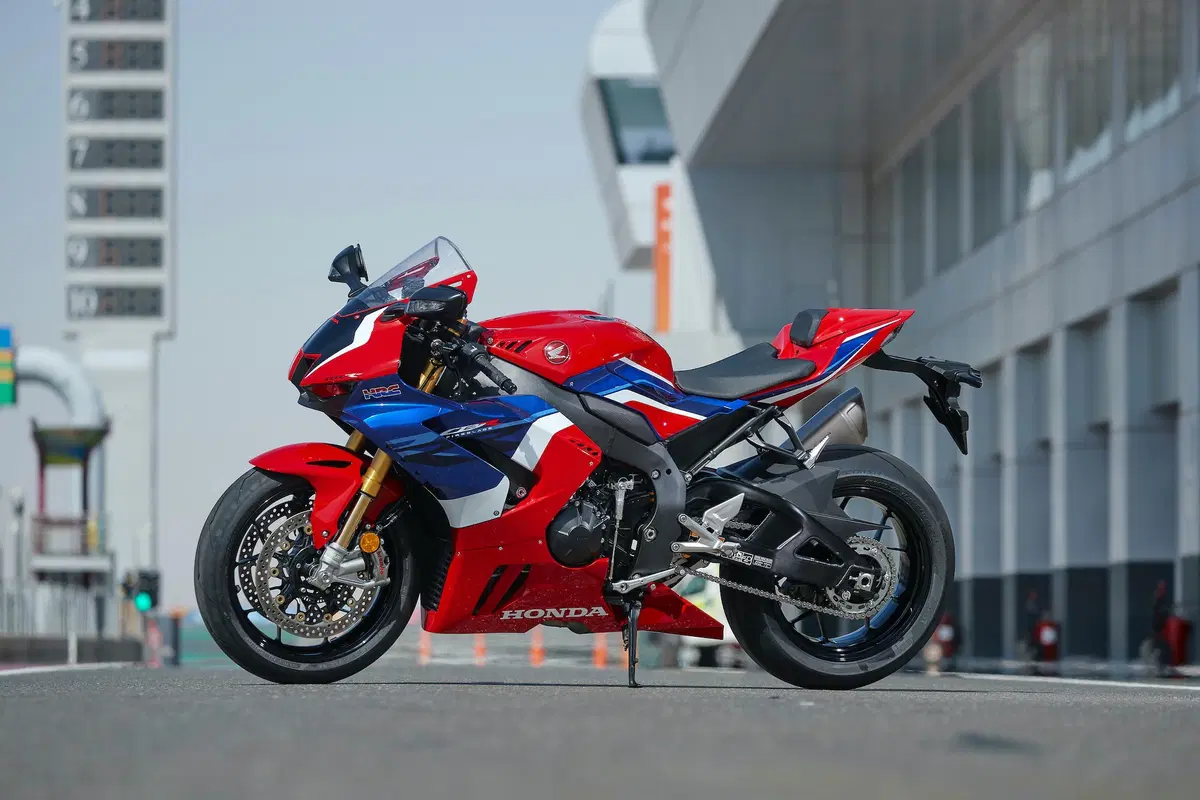 Honda CBR 1000RR R Fireblade SP. R come Racing (15)
