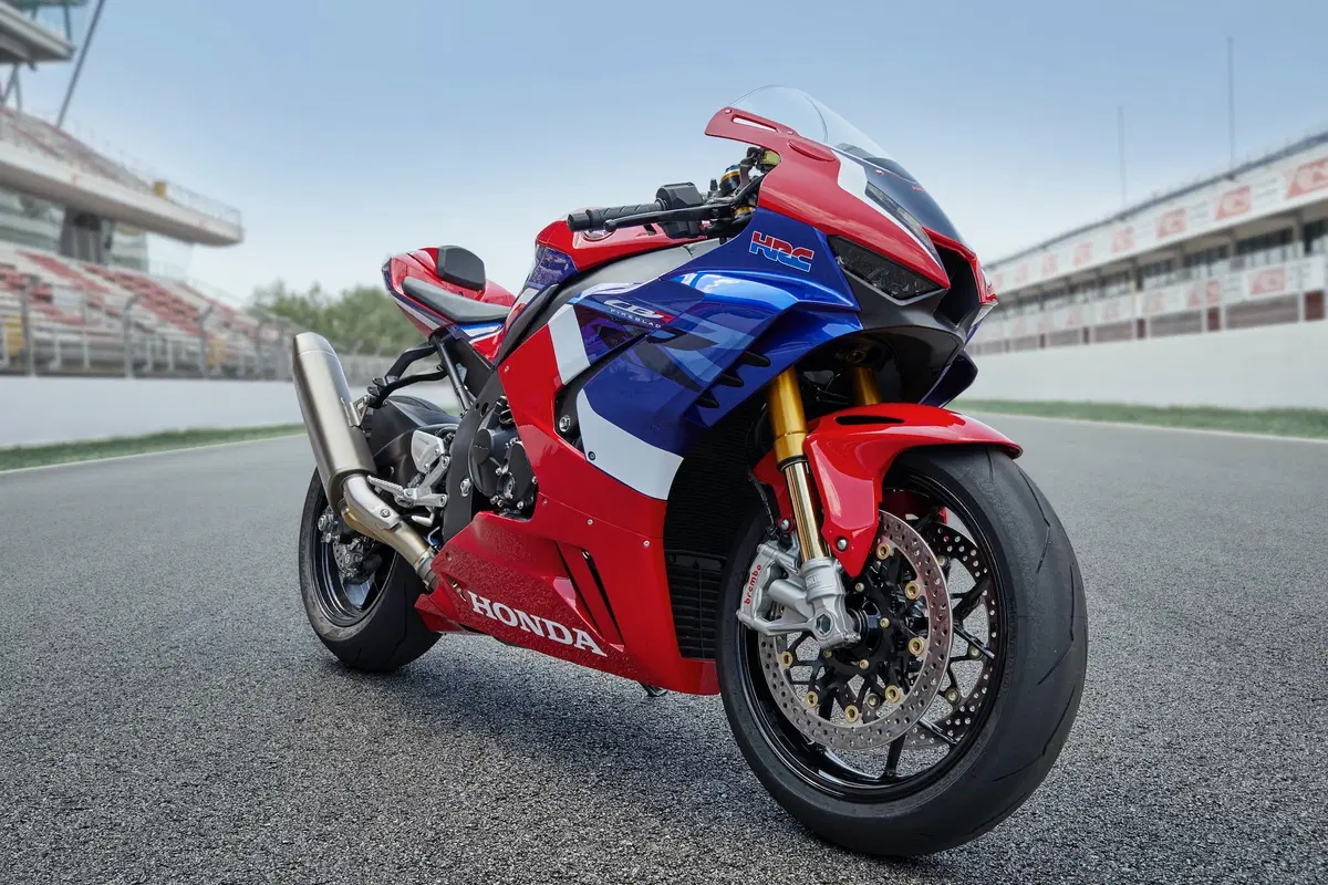 Honda CBR 1000RR R Fireblade SP. R come Racing (25)