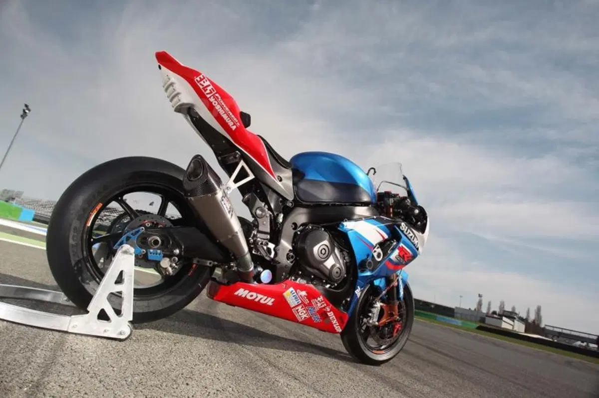 Suzuki Sert “roda” la nuova GSX-R1000