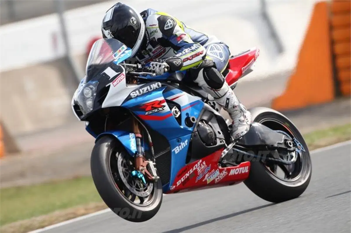 Suzuki Sert “roda” la nuova GSX-R1000 (2)