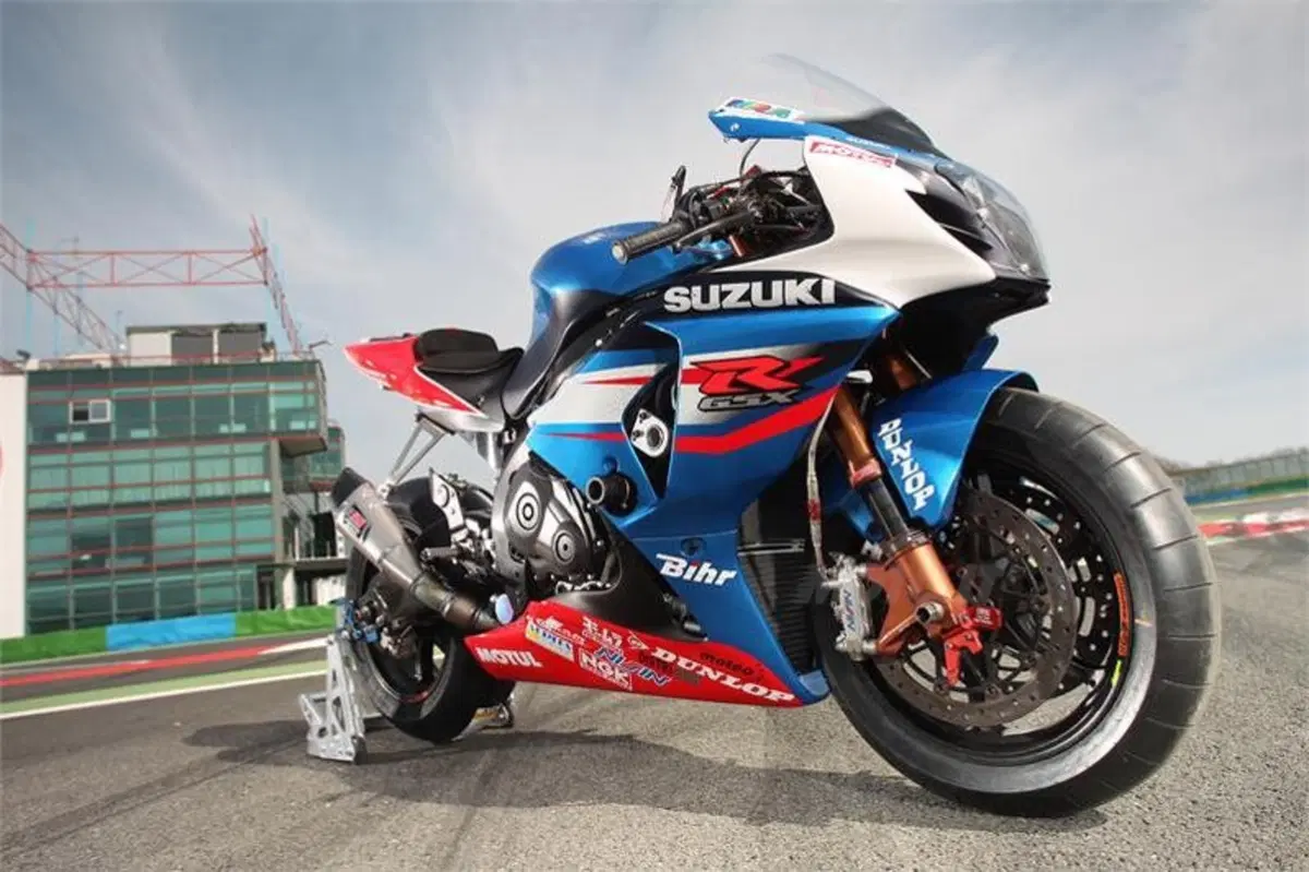 Suzuki Sert “roda” la nuova GSX-R1000 (3)