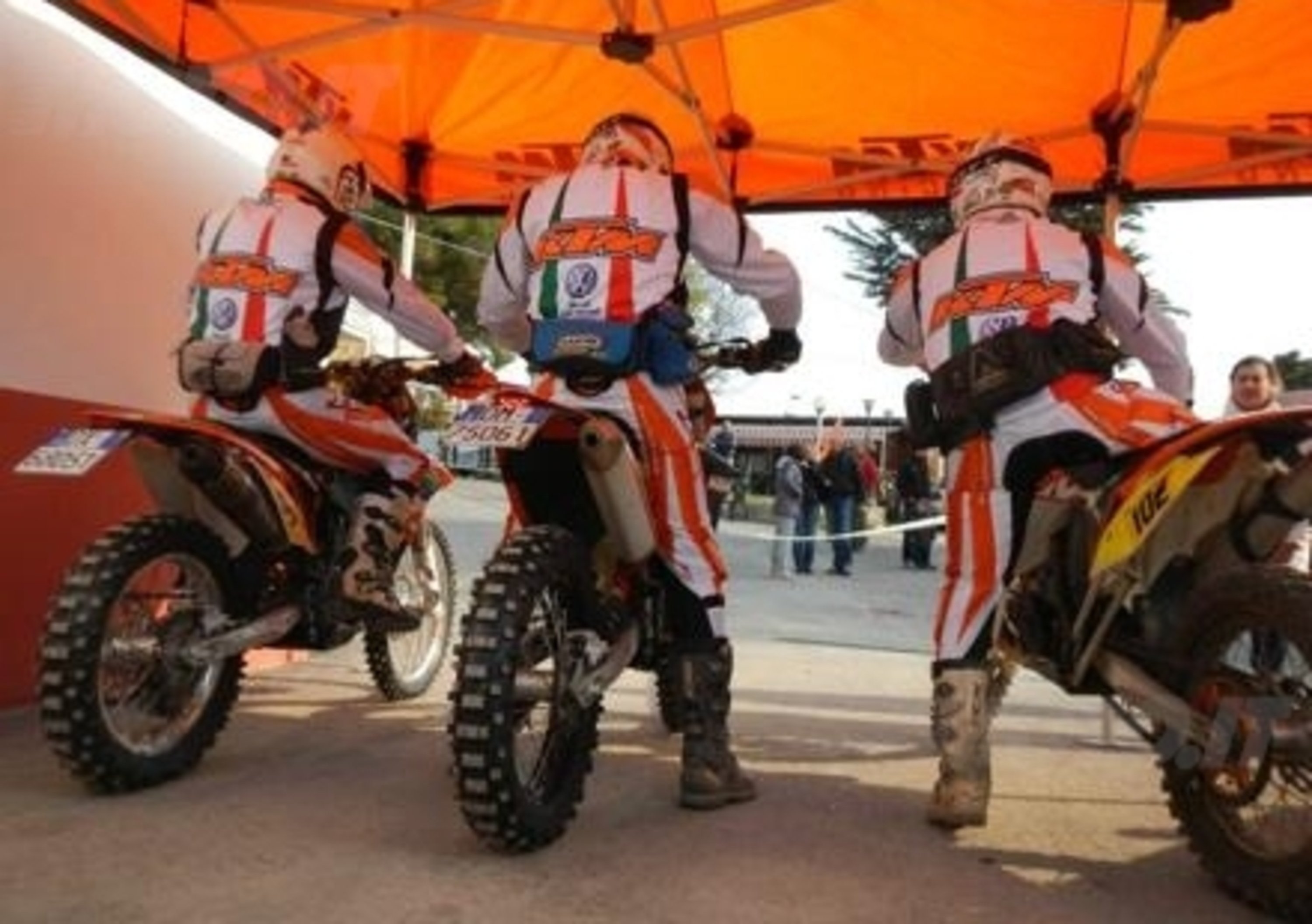 Enduro e Motocross: su la targa, gi&ugrave; i decibel