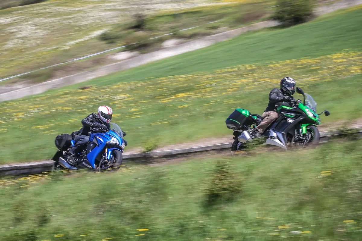Kawasaki Z1000SX vs. Suzuki GSX-S1000 F (11)