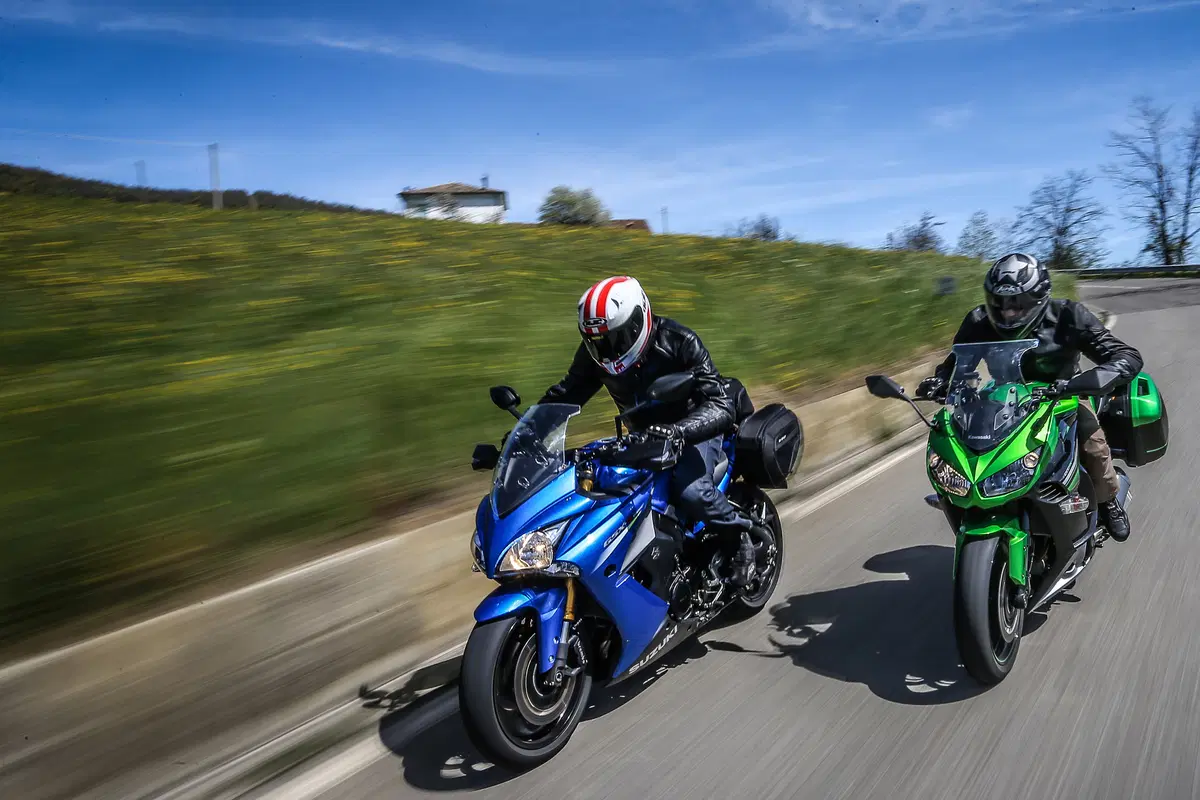 Kawasaki Z1000SX vs. Suzuki GSX-S1000 F (3)