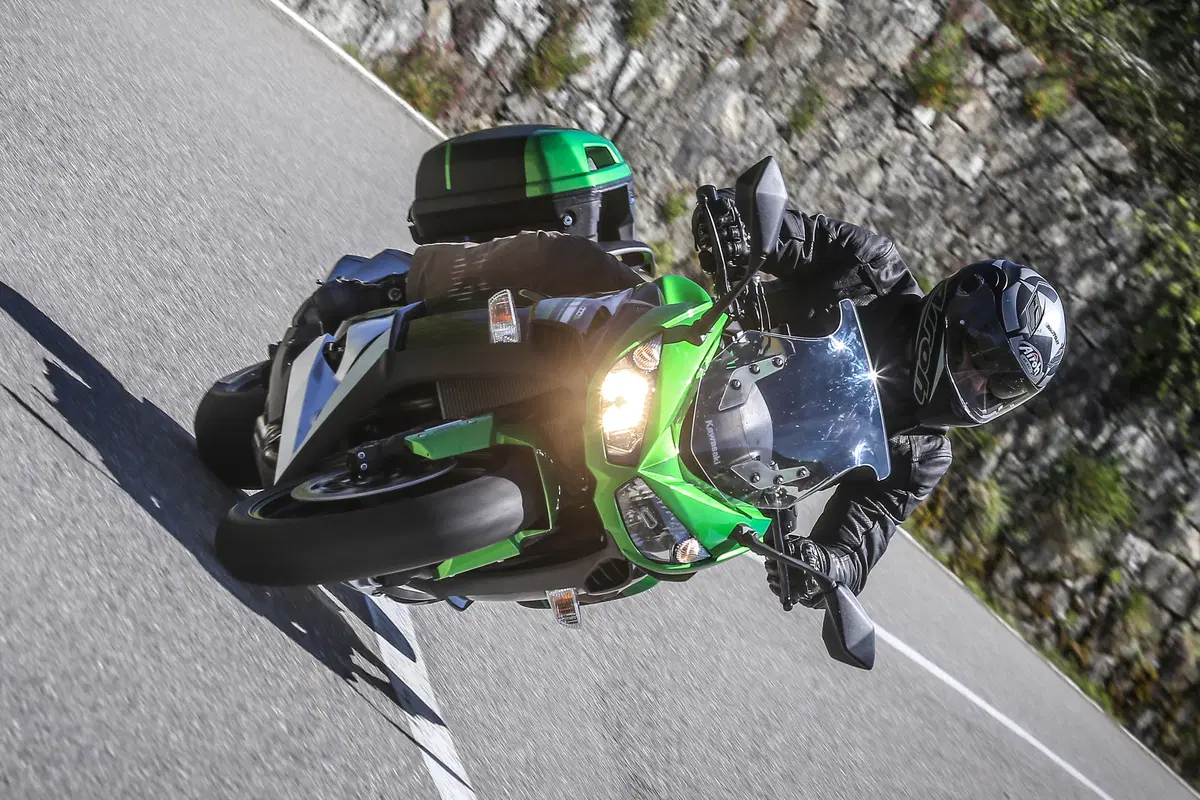 Kawasaki Z1000SX vs. Suzuki GSX-S1000 F (14)