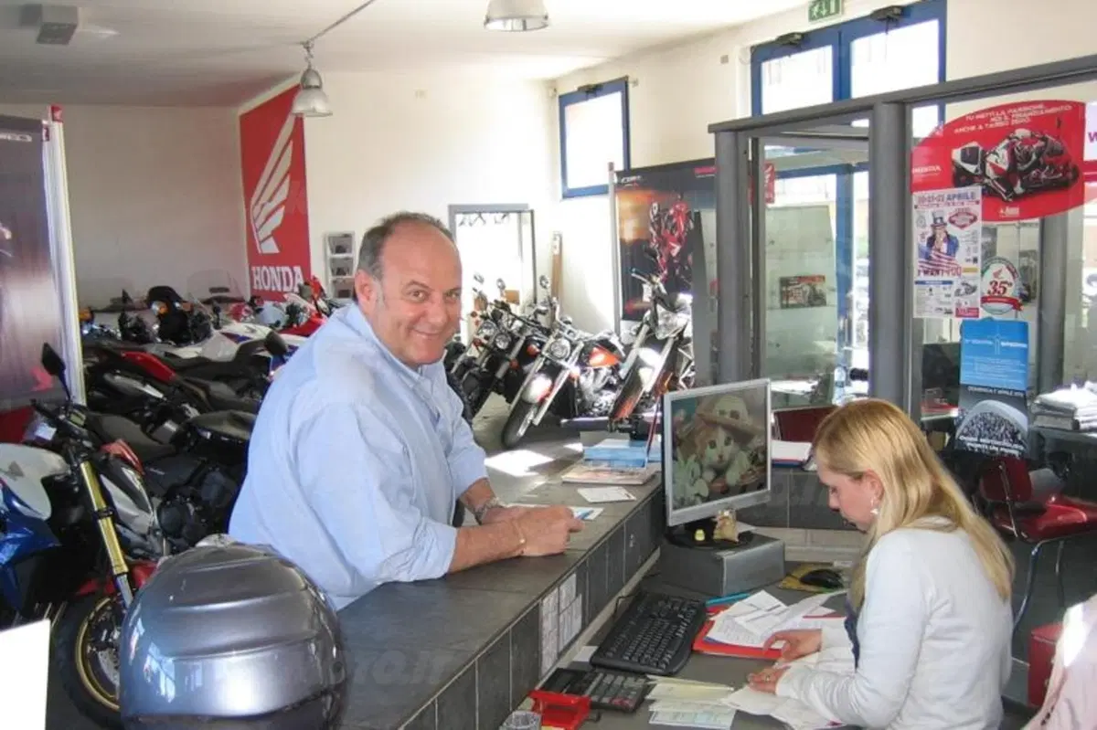 Gerry Scotti ha ritirato la sua nuova Honda Goldwing da Macchion (5)