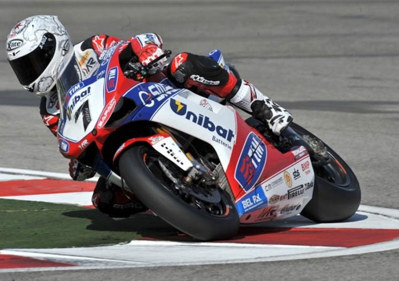 SBK. Carlos Checa vice Gara 1 a Imola