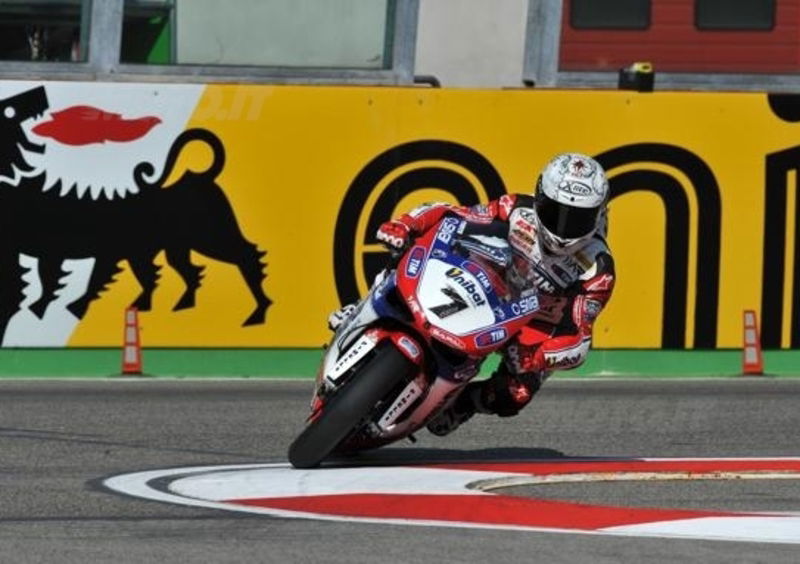 SBK. Carlos Checa, doppio trionfo a Imola