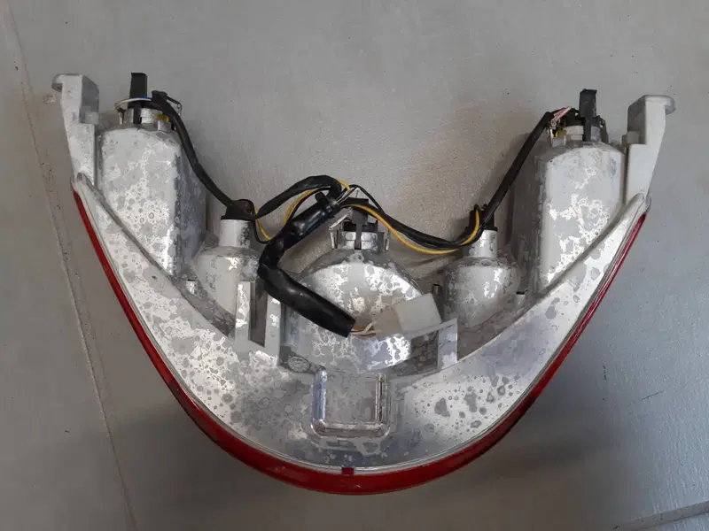 Fanale posteriore Piaggio Beverly (3)