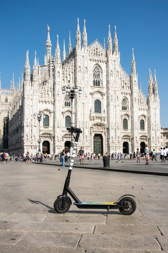 Helbiz torna a Milano con monopattini e eBike in sharing (2)