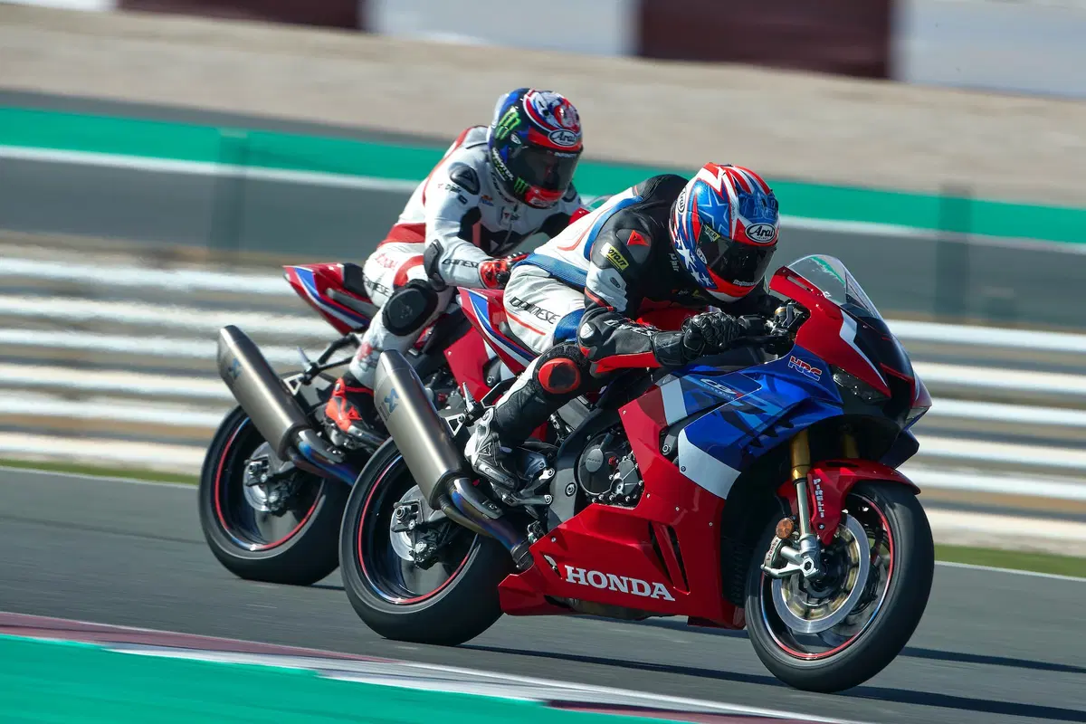 Honda CBR 1000RR R Fireblade SP. R come Racing (5)