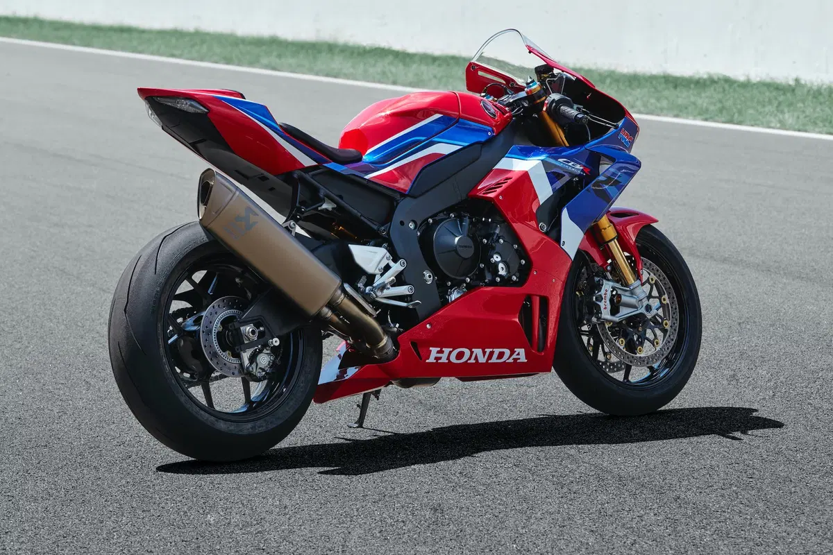 Honda CBR 1000RR R Fireblade SP. R come Racing (24)