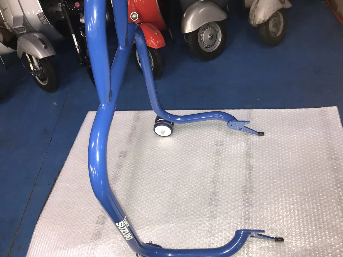 CAVALLETTO POSTERIORE BLU ORIGINALE SUZUKI (3)